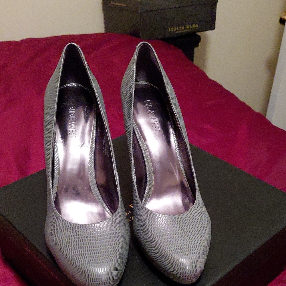 Nine West Textured Gray Heels